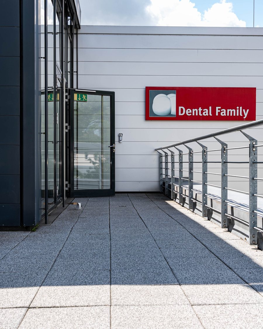 Eingangsbereich der Praxis Dental Family in Jahnsdorf