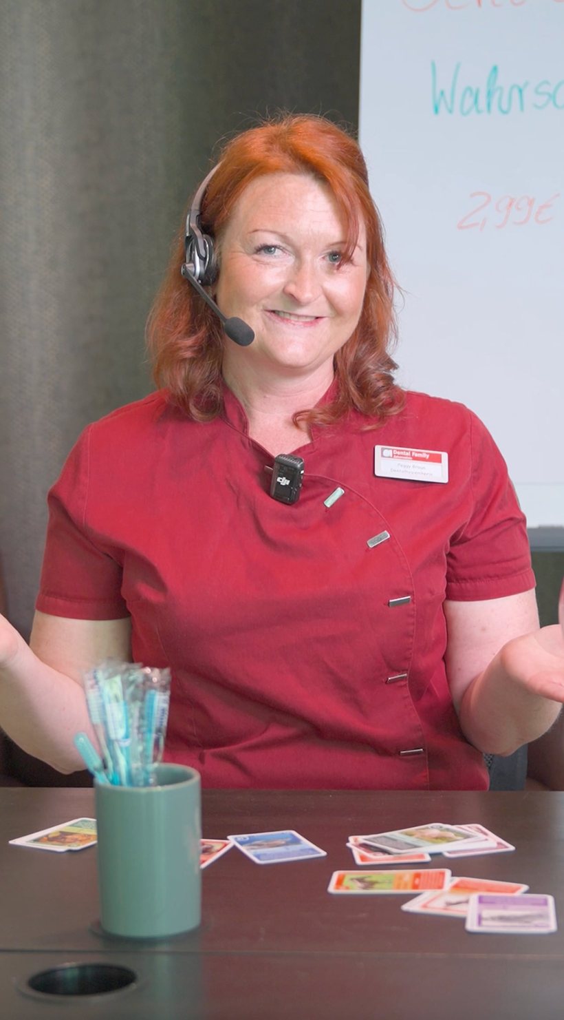Peggy aus dem Team der Dental Family im Video